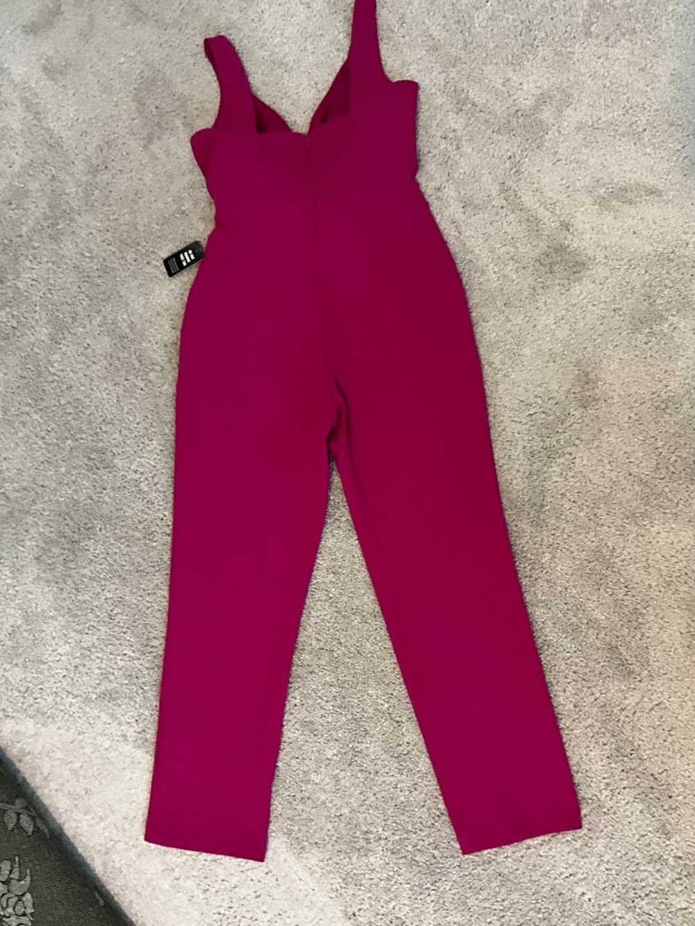 NWT Express Berry Jumpsuit Size 6 Wide Leg Plunge Neck Pockets Sleeveless - Picture 3 of 6